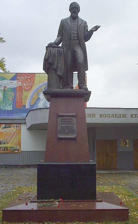 Памятник В.О.Ключевскому в Пензе