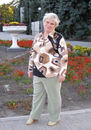 Мама на алее Славы в г. Павлоград Днепропетровской области. Фото 30/09/2007, 17:39