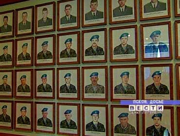 Фрагмент мемориала 6 роты в воинской части Пскова.