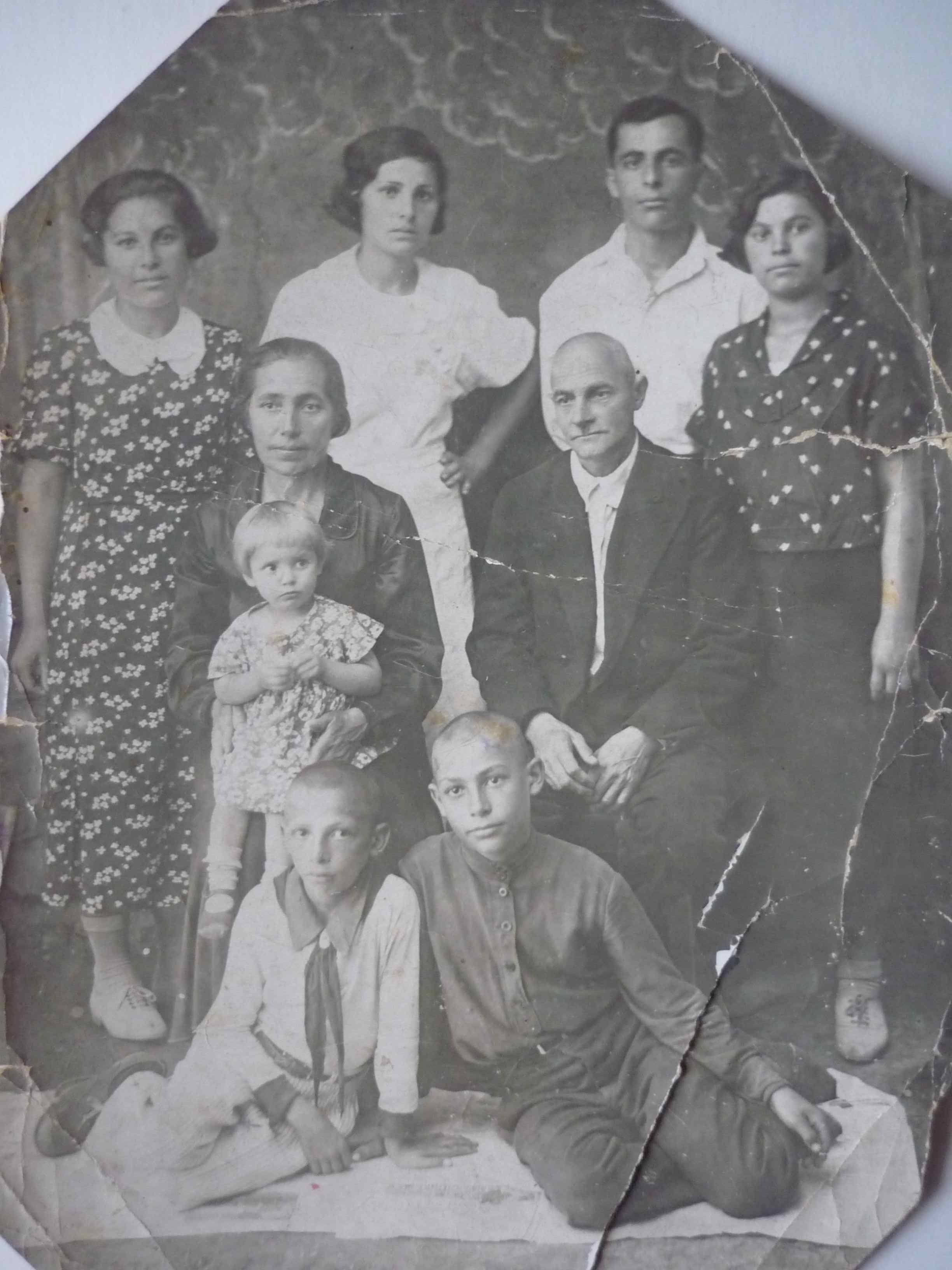 Семья Тангиевых, 1930 год, Кизляр...- Из них - НИКОГО не осталось в живых...
