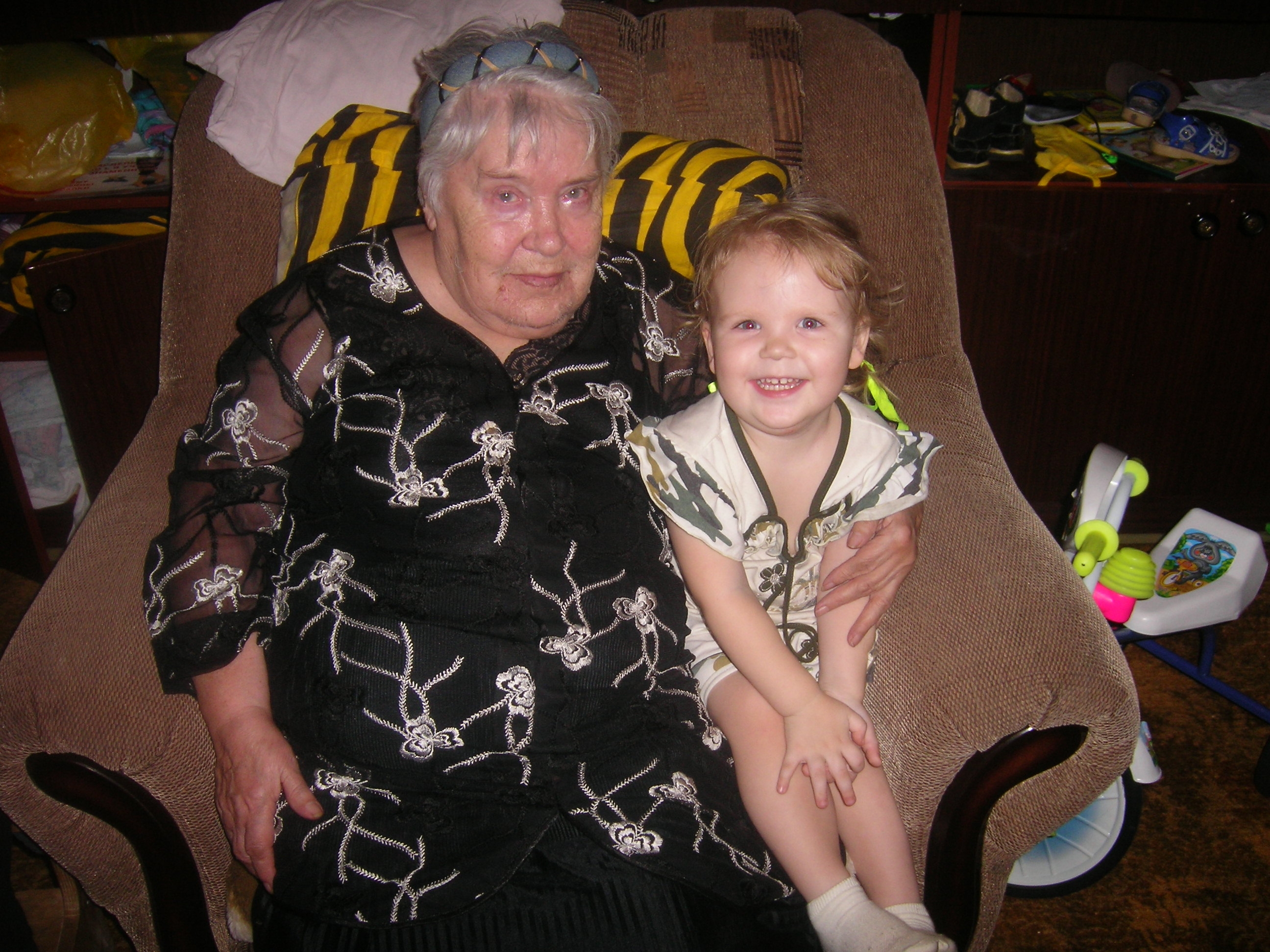 Со своей внучкой Александрой 2010г
