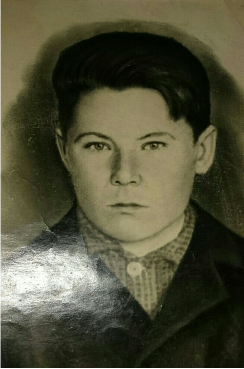 сын - Тютин Пётр Стенанович. Годы жизни 1923г.-1943г.