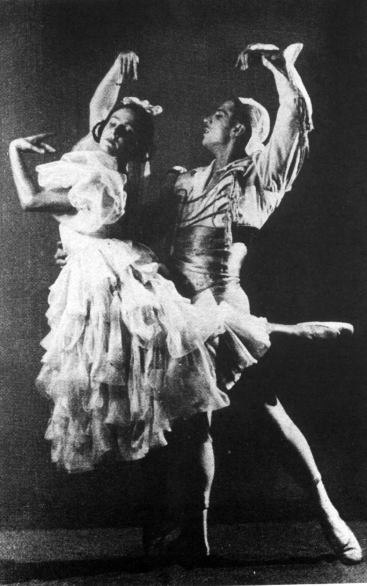 В. Чабукиани (Фрондосо) и Н. Дудинская (Лауренсия) в балете