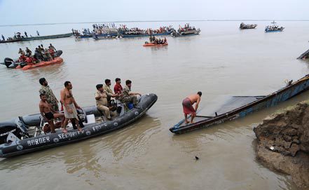 Крушение парома в Индии