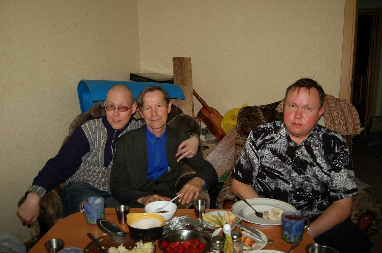 С отцом Михаилом Никитовичем и братом Романом...