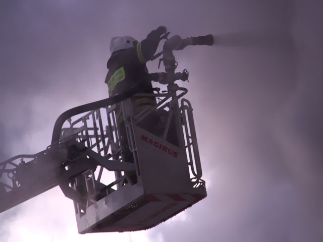 Пожар на заводе Красноярска